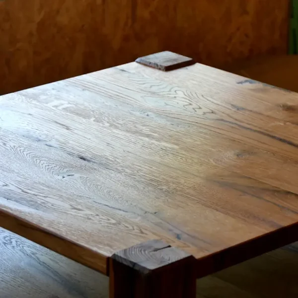 Couchtisch Altholz Eiche Oberfläche